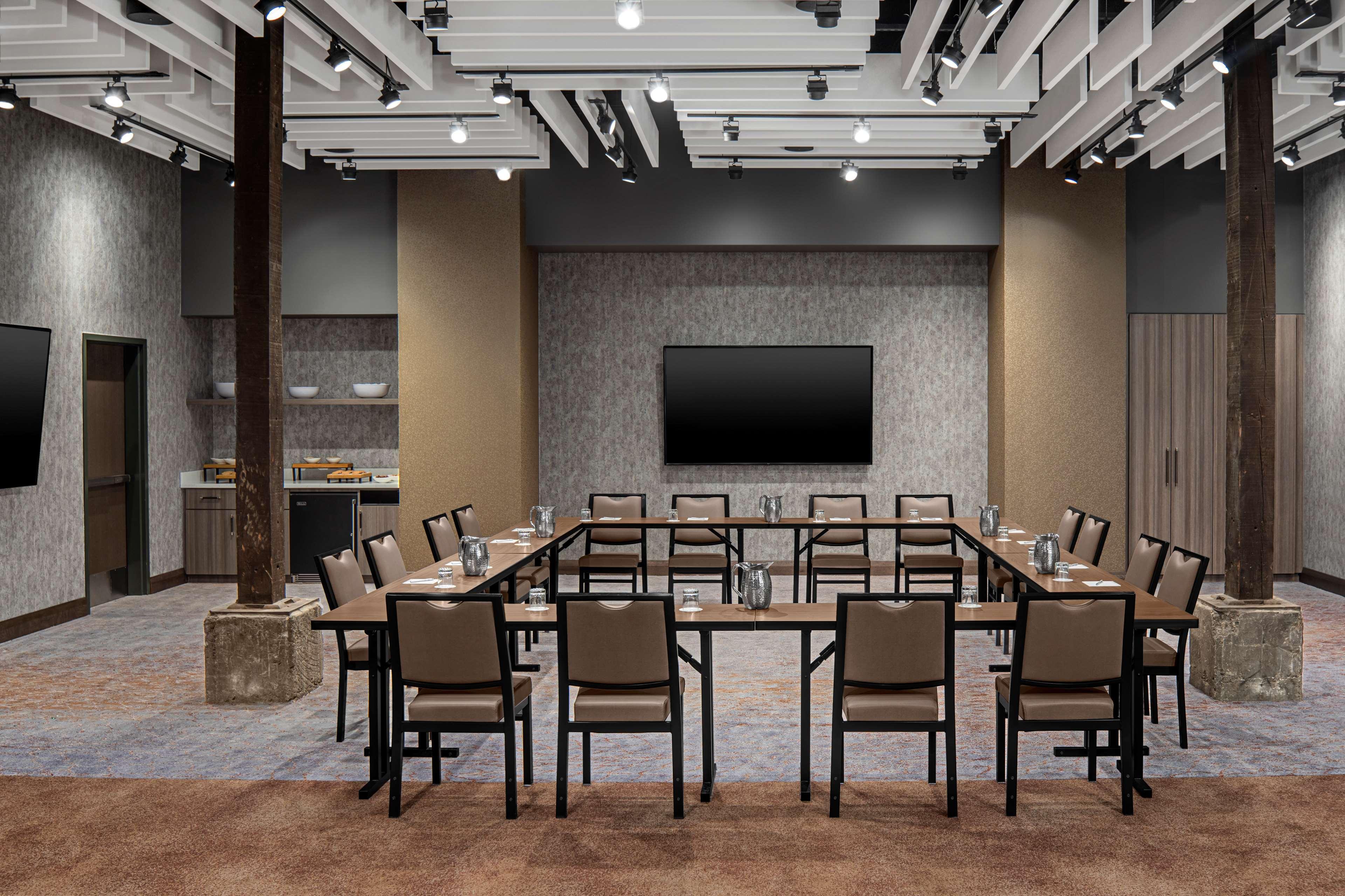 Hyatt Centric Beale Street 4*